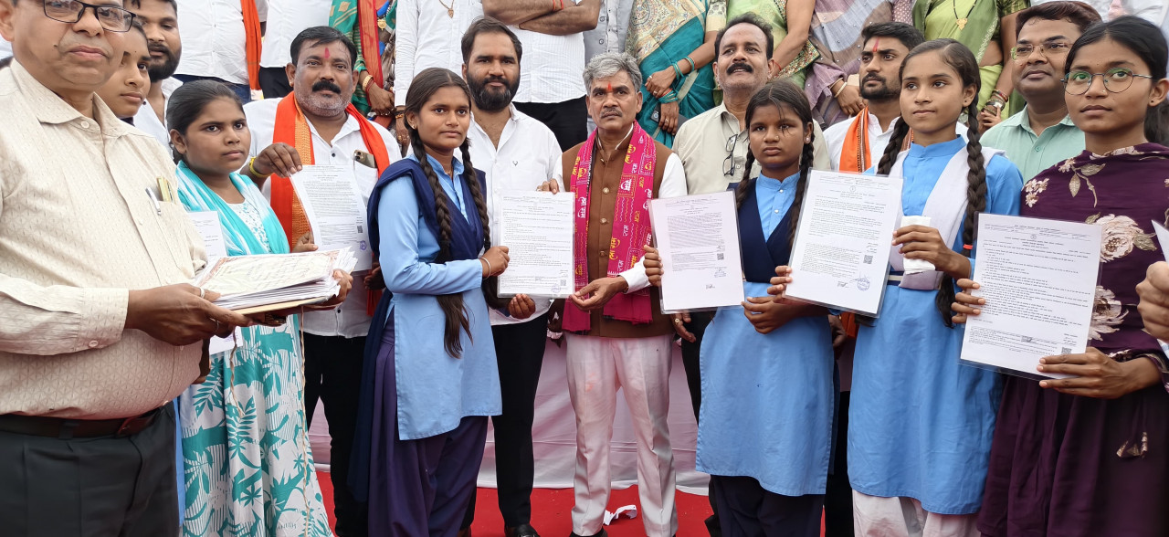 बेमेतरा : जनता की समस्याओं का संवेदनशीलता से करें निराकरण : विधायक ईश्वर साहू
