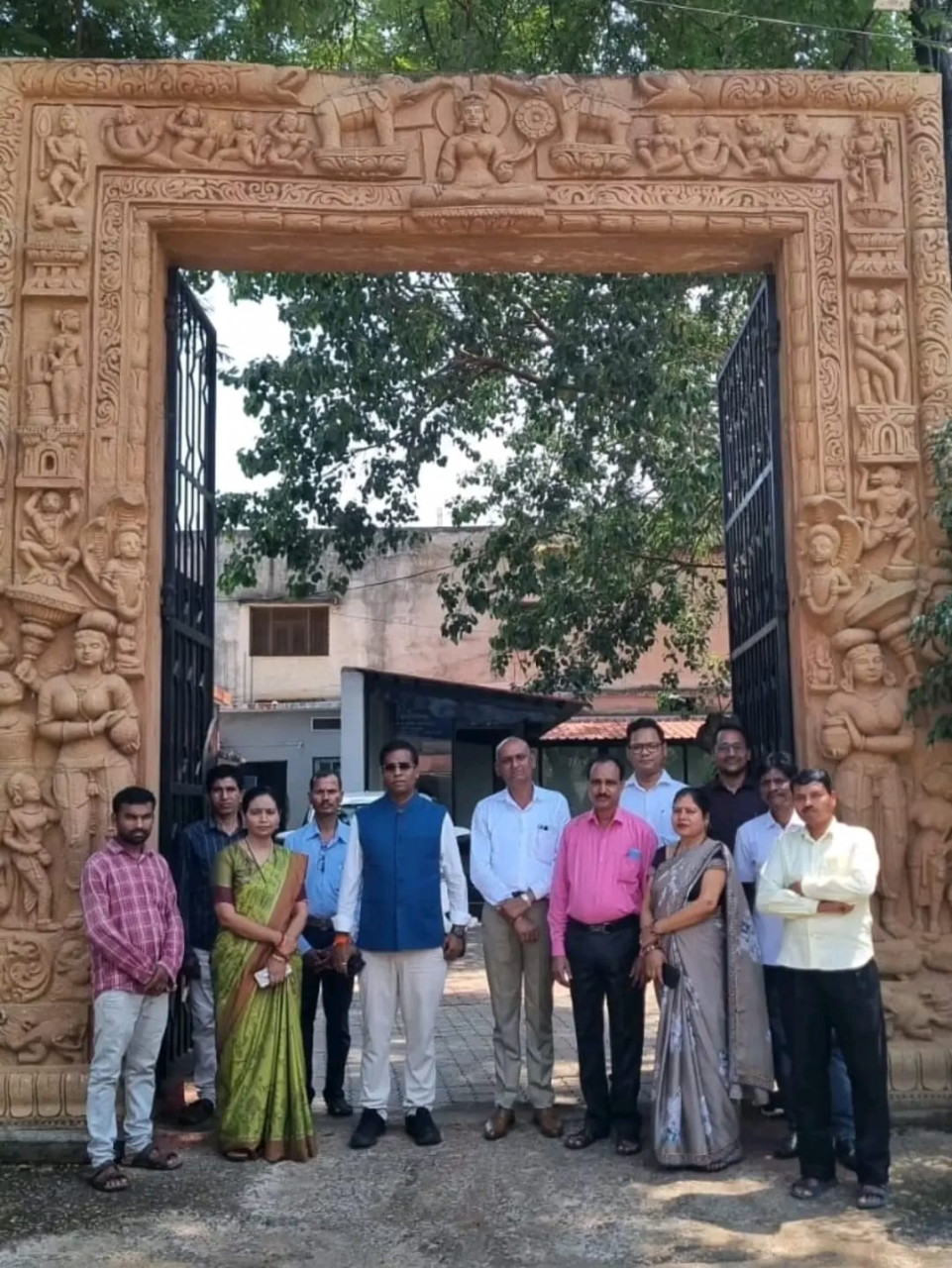 रायपुर : ’बस्तर की ऐतिहासिक धरोहरों से रूबरू हुए संस्कृति संचालक डॉ. संजय कन्नौजे’