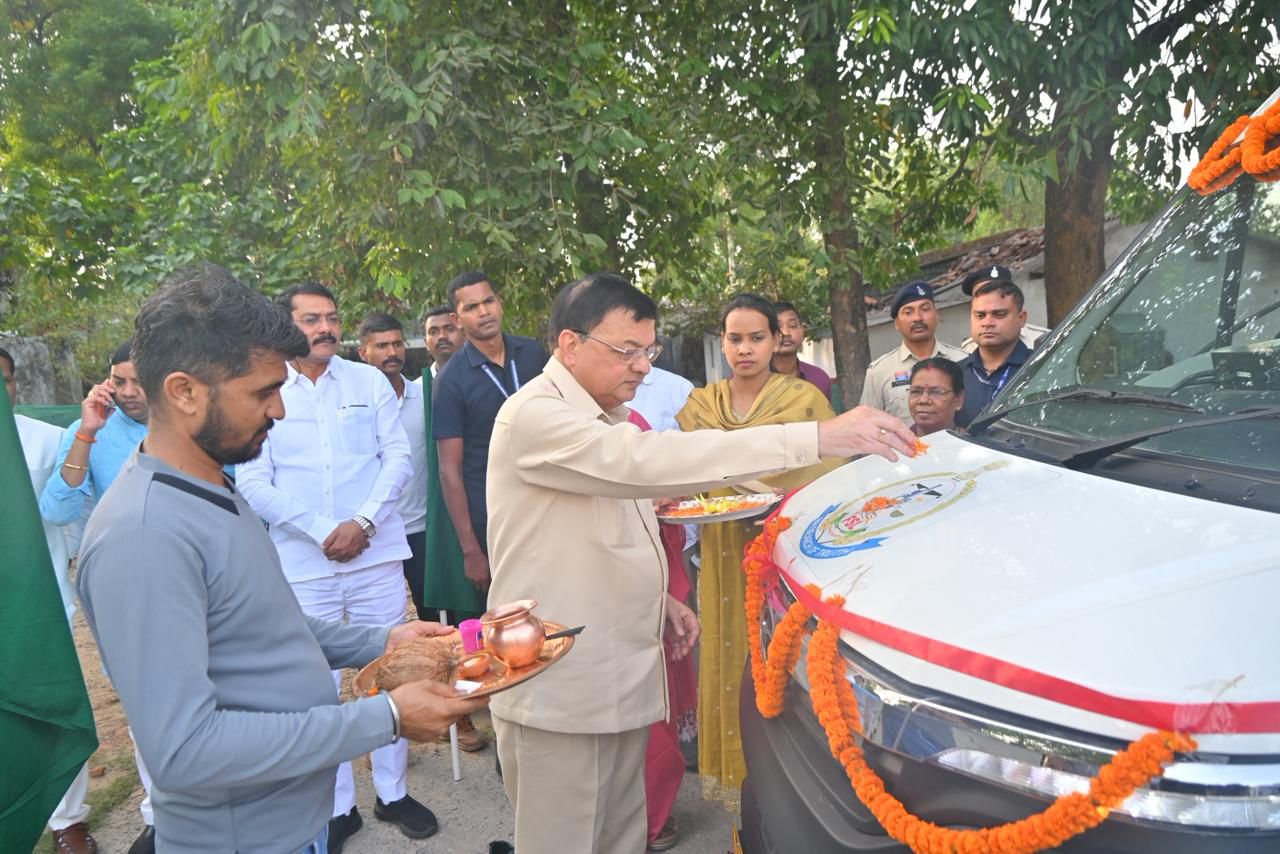 फॉरेंसिक मोबाइल वैन से अपराध की जांच और अधिक सशक्त एवं वैज्ञानिक तरीके से होगी : उद्योग मंत्री श्री लखन लाल देवांगन