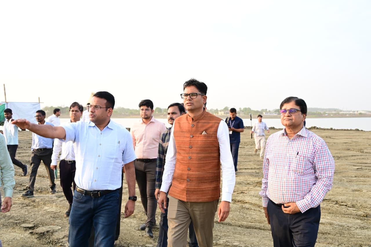 वित्त मंत्री श्री ओपी चौधरी ने नवा रायपुर में विकास कार्यों का किया निरीक्षण