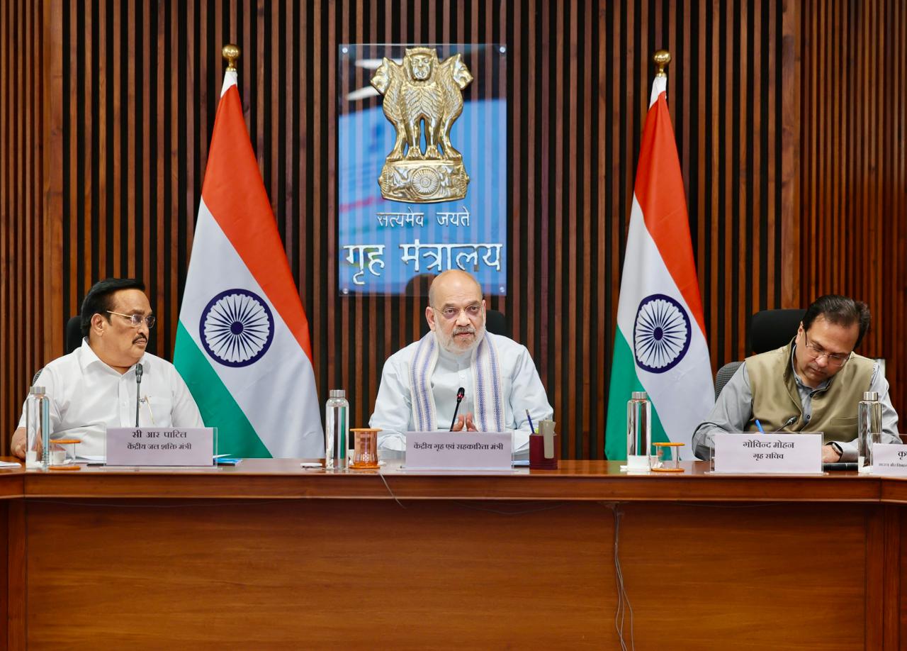 केन्द्रीय गृह एवं सहकारिता मंत्री श्री अमित शाह ने नई दिल्ली में एक महत्वपूर्ण उच्च-स्तरीय बैठक में देश में संभावित बाढ़ और हीट वेव से निपटने की तैयारियों की व्यापक समीक्षा की