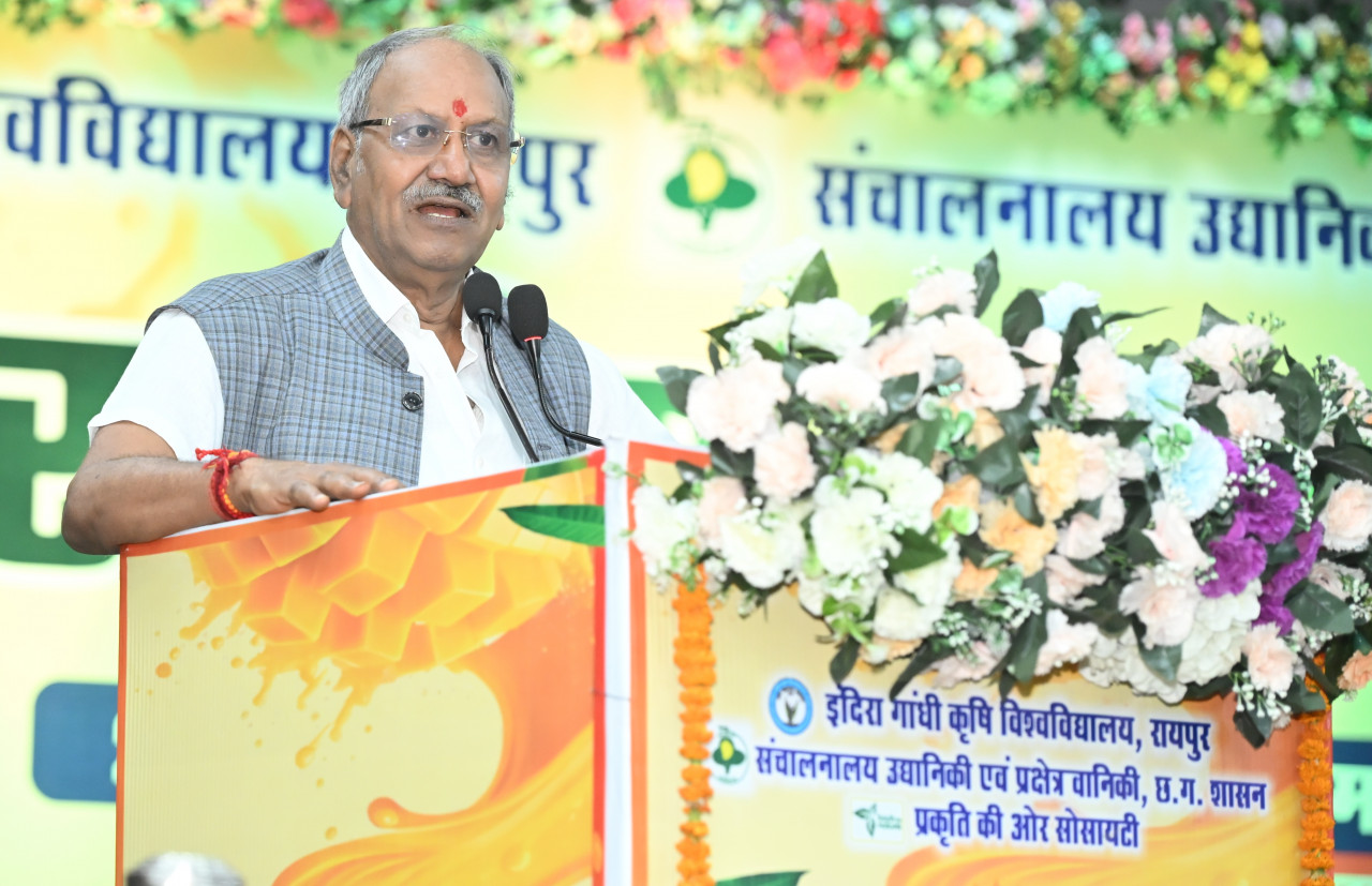 रायपुर : गांवों में अमराई की परंपरा पुनर्जीवित करने की जरूरत: श्री बृजमोहन अग्रवाल