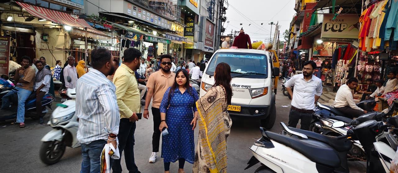 रायपुर : जोन 4 नगर निवेश विभाग की कार्रवाई: एवरग्रीन चौक से चिकनी मंदिर मार्ग अतिक्रमण मुक्त  