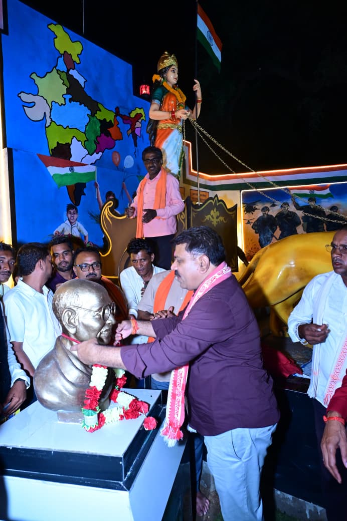 रायपुर : उप मुख्यमंत्री श्री विजय शर्मा ने भारत माता की प्रतिमा एवं भव्य शहीद स्मारक का किया लोकार्पण