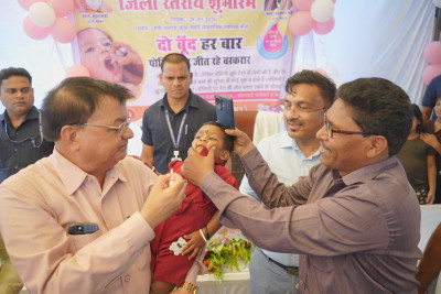 रायपुर : बच्चों को पोलियो की दो बूंद पिलाकर मंत्री श्री लखनलाल देवांगन ने किया राष्ट्रीय पल्स पोलियो अभियान का शुभारंभ