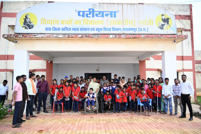 रायपुर : दिव्यांग बच्चों के सपनों को मिलेगी नई उड़ान : मंत्री श्रीमती लक्ष्मी राजवाड़े ने परीयना दिव्यांग आवासीय विद्यालय पहुंचकर बढ़ाया हौसला
