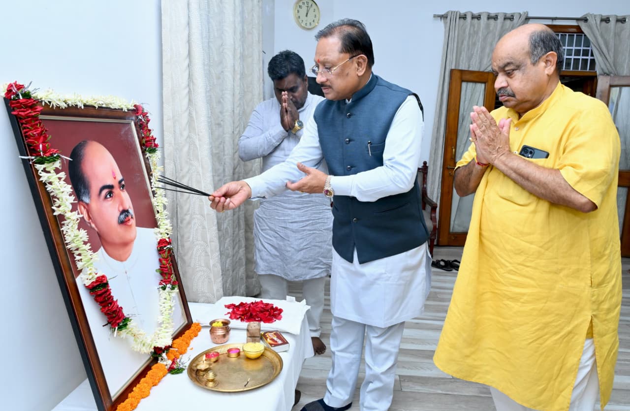 रायपुर : मुख्यमंत्री श्री विष्णुदेव साय ने डॉ. श्यामा प्रसाद मुखर्जी की 125वीं जयंती पर उन्हें किया नमन