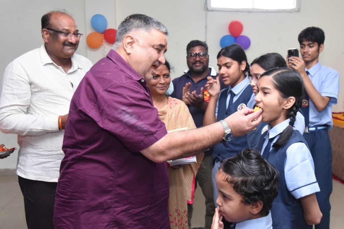 रायपुर : बेटियों के सपनों को मिली नई उड़ान, शाला प्रवेश उत्सव में शामिल हुए पर्यटन एवं संस्कृति मंत्री श्री राजेश अग्रवाल