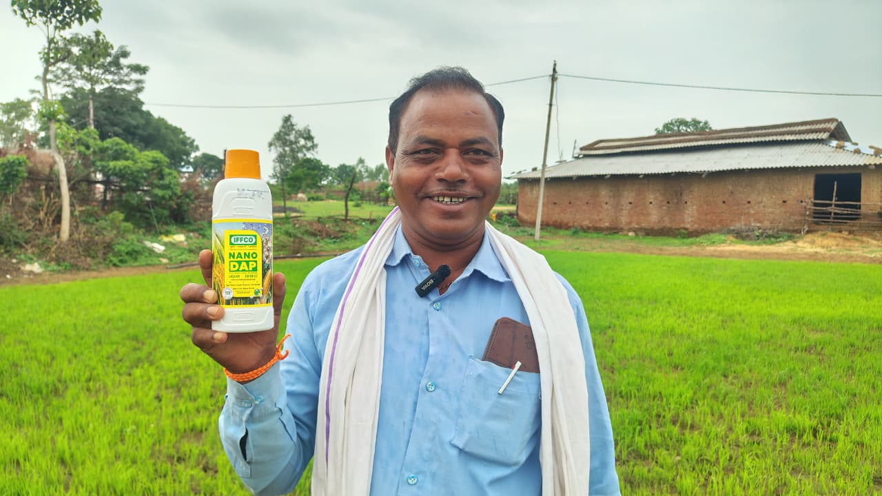 रायपुर : दूरस्थ गांव के किसान ने अपनाई आधुनिक खेती, शिवलाल करेंगे नैनो डीएपी का उपयोग