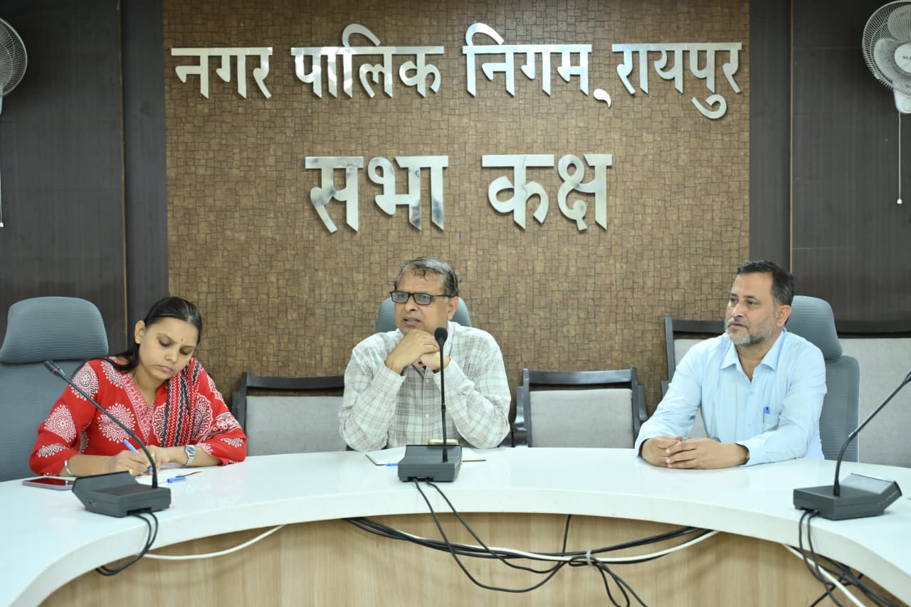 कलेक्टर के आदेशानुसार नगर निगम अपर आयुक्त लोकेश्वर साहू ने रायपुर जिले के नगरीय निकायों के कार्यों की समीक्षा कर दिए आवश्यक निर्देश