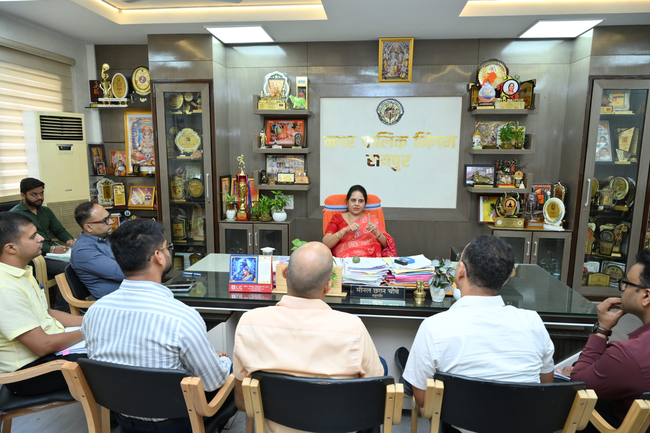 कालोनी पूर्णता प्रमाण पत्र के लिए घुमाये नही…नियमानुसार निर्माण है तो प्रमाण पत्र दें अन्यथा कारण बता कर निरस्त करे …महापौर मीनल चौबे