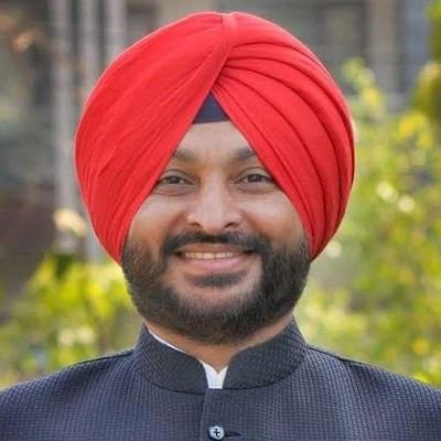 बीजेपी नेता रवनीत सिंह बिट्टू ने शुक्रवार को केंद्रीय रेल राज्य मंत्री के पद से इस्तीफा दे दिया.