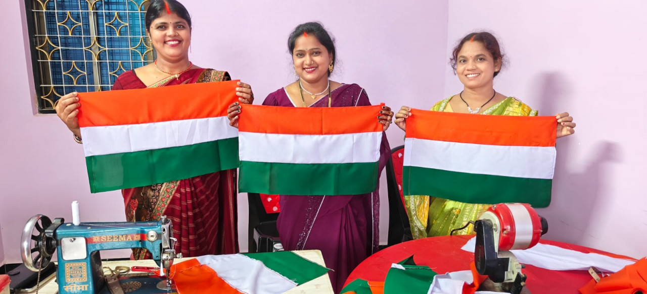 रायपुर : हर घर तिरंगा अभियान में महिलाओं की भागीदारी