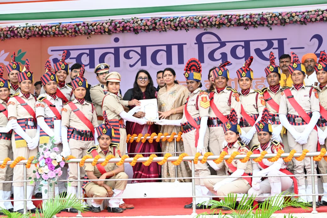 रायपुर : स्वतंत्रता दिवस पर राज्यसभा सांसद श्रीमती लक्ष्मी वर्मा ने किया ध्वजारोहण’