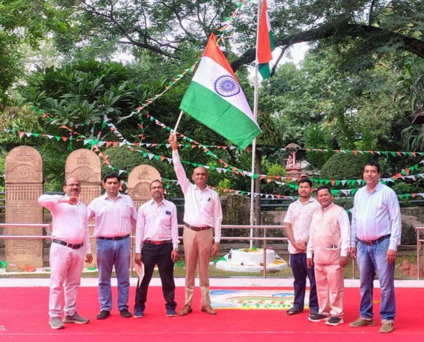 रायपुर : स्वतंत्रता दिवस पर संस्कृति एवं पुरातत्व संचालनालय में ध्वजारोहण