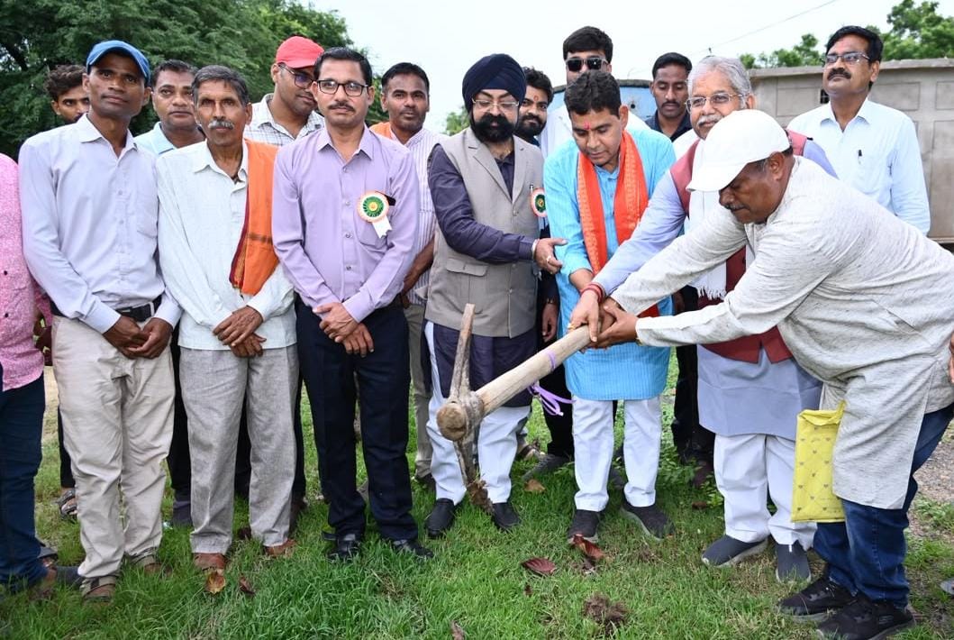 रायपुर : ​भौतिक प्रगति के साथ अपनी समृद्ध परंपरा और मानवीय मूल्यों को सहेजकर रखना ही सच्चा विकास- मंत्री श्री टंक राम वर्मा