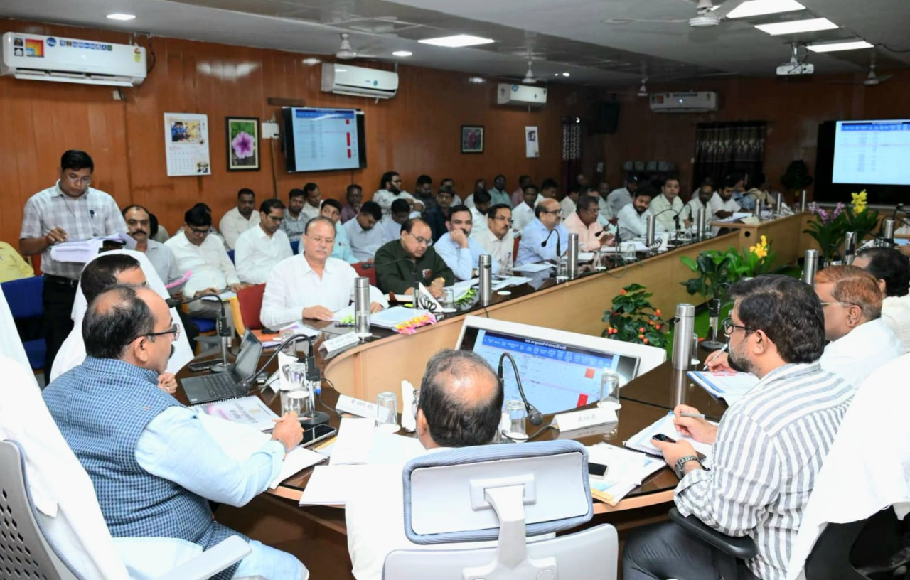 रायपुर : उप मुख्यमंत्री श्री अरुण साव ने विकास कार्यों और योजनाओं के क्रियान्वयन की समीक्षा की