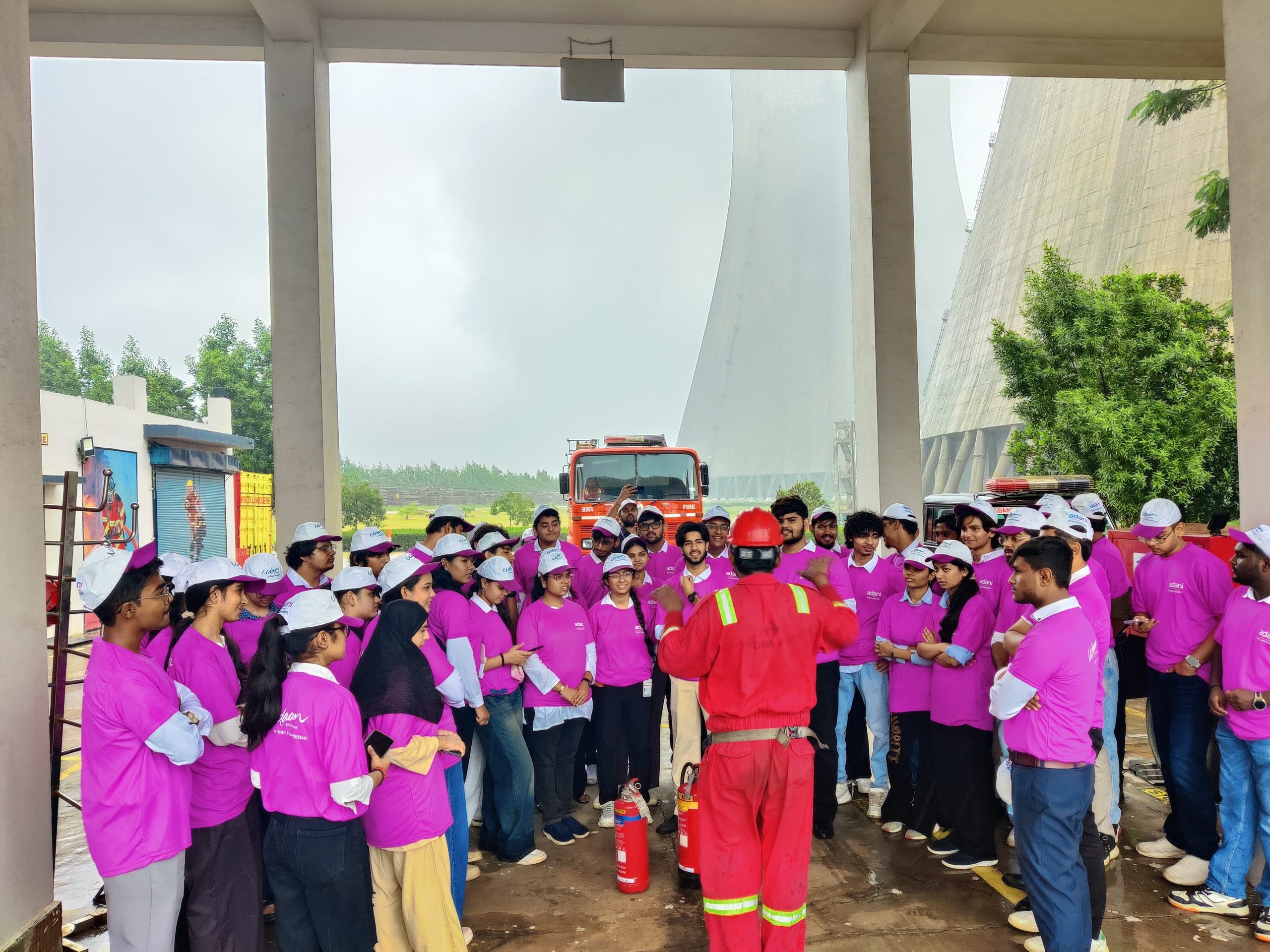 मैट्स यूनिवर्सिटी द्वारा अडानी पावर प्लांट, तिल्दा का औद्योगिक भ्रमण आयोजित
