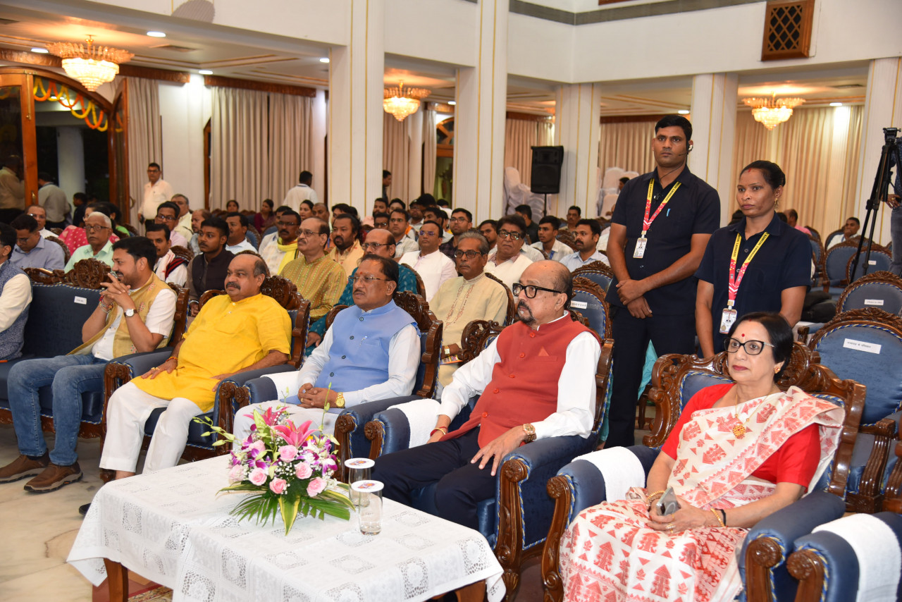 रायपुर : भारत रत्न डॉ. भूपेन हजारिका की जन्मशताब्दी पर लोक भवन में सांस्कृतिक संध्या