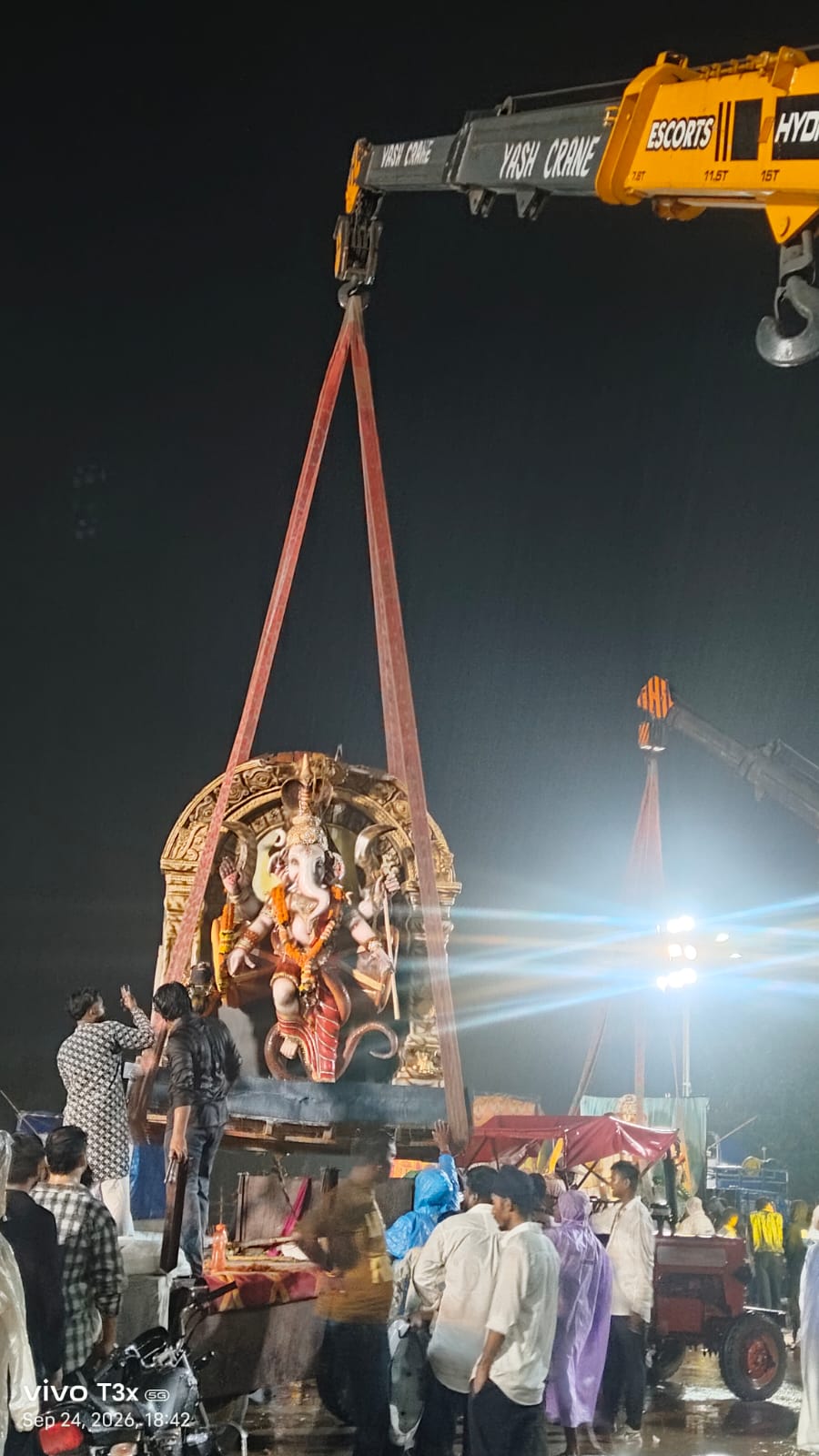 नगर पालिक निगम रायपुर ने  महादेवघाट के पास विसर्जन कुण्ड में आज गणपति की 368 छोटी और 74 बड़ी मूर्तियों का ससम्मान भक्तगणों द्वारा श्रद्धापूर्ण विसर्जन किया जा चुका