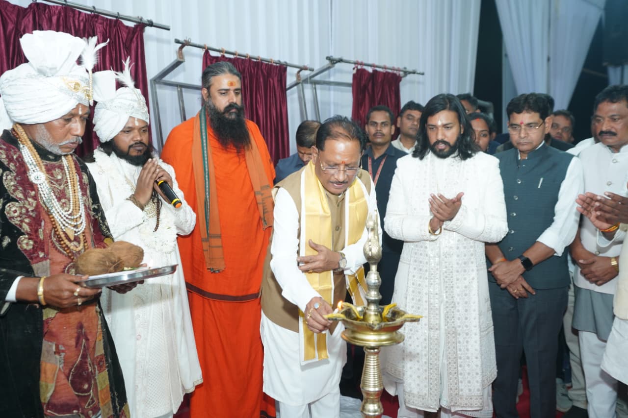 रायपुर : बाबा गुरु घासीदास जी के सत्य, अहिंसा और सामाजिक समरसता के मार्ग पर आगे बढ़ रही प्रदेश सरकार : मुख्यमंत्री श्री विष्णु देव साय
